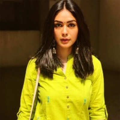 مرونال تاکور